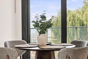 Lakeview Luxury