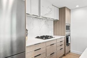 Lakeview Luxury