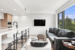 Lakeview Luxury