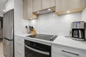 Beach Aqua Retreat 2BR Waterfront Suite Kelowna