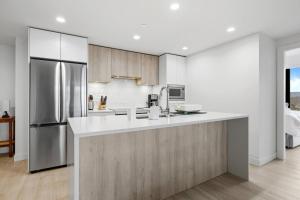 Beach Aqua Retreat 2BR Waterfront Suite Kelowna