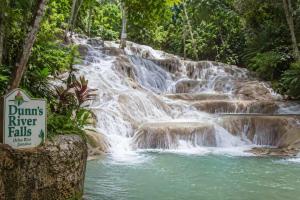 Oceanview Studio in Ocho Rios with Pool