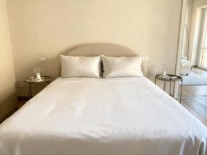 Elegant Bright Living in the City Centre