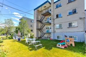 2 Bedrooms close to the subway andservices
