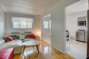 2 Bedrooms close to the subway andservices
