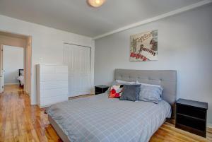 2 Bedrooms close to the subway andservices