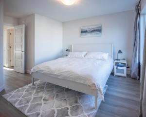 Spacious 3BR Escape, Near Henday, Full Amenities