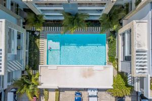 Elegant 2 Bedroom Apartment with Pool