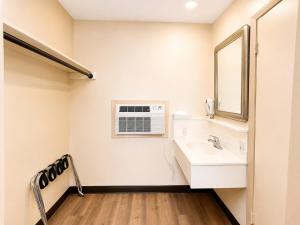 Budget Host Inn I-75