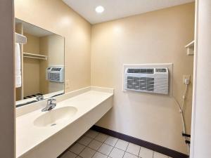 Budget Host Inn I-75