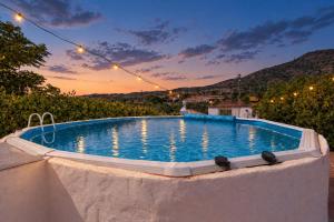 Countryside Escape Just Minutes from the Coast