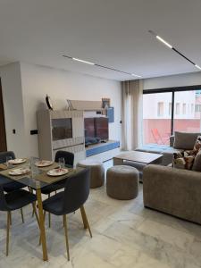 Appartement au centre-ville avec piscine
