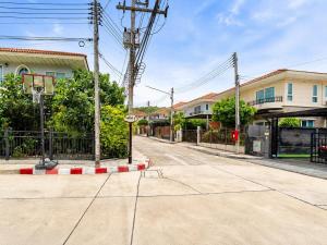 Fully Renovated 4Bdr home in Supalai Essence