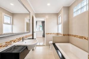 Fully Renovated 4Bdr home in Supalai Essence