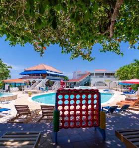 Beachfront & Pool 2Bdr 2Bth Ocean-Tropical-Escape