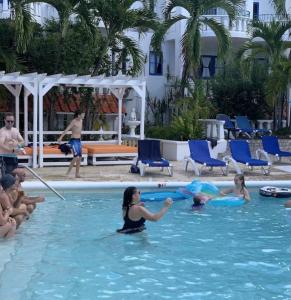 Beachfront & Pool 2Bdr 2Bth Ocean-Tropical-Escape