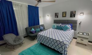 Beachfront & Pool 2Bdr 2Bth Ocean-Tropical-Escape