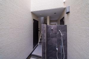 ZUSHI BEACH BASE 逗子ビーチベース - Near Kamakura, 1 min to Beach & Desk