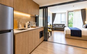 Bellevue Beachfront Studio with kitchen by TVC