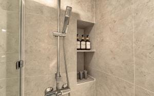 Bellevue Beachfront Studio with kitchen by TVC