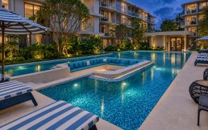 Bellevue Beachfront Spacious Studio with city view by TVC