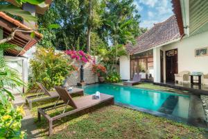 5 Bedroom Villa Etnik in Seminyak with Big Garden and Private Pool
