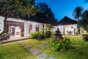 5 Bedroom Villa Etnik in Seminyak with Big Garden and Private Pool