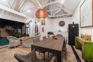 5 Bedroom Villa Etnik in Seminyak with Big Garden and Private Pool
