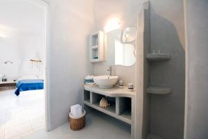 Venia's Guesthouse Milos Greece