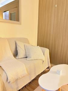 Del Serene Cozy Minimalist Staycation at Shore C1
