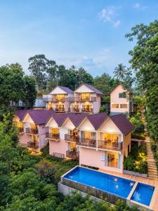Gardenia Resort Munnar with Pool by VOYE HOMES
