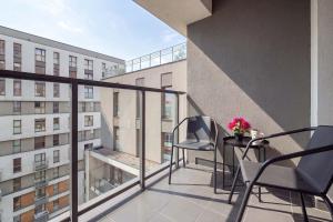 Apartament z Balkonem na 10 Piętrze w Łodzi by Noclegi Renters