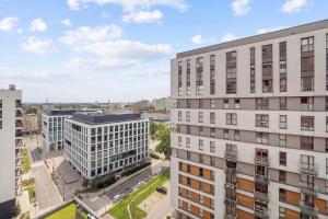 Apartament z Balkonem na 10 Piętrze w Łodzi by Noclegi Renters