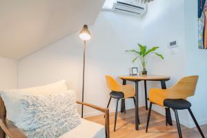 Old Town Apartment with FREE PARKING & AC