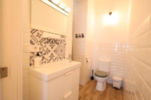 Galicia C - Bright Studio 8 Minutes from the Train in Benalmadena