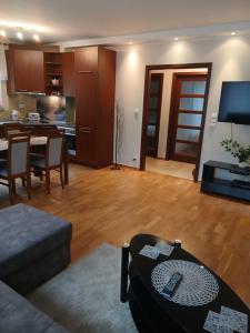 Apartament z ogrodem, 20 metrów od plaży