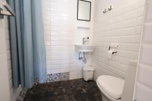 Galicia D - Studio with Private Patio near Arroyo de la Miel Station