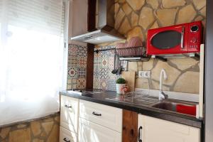 Galicia D - Studio with Private Patio near Arroyo de la Miel Station