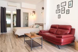 Galicia D - Studio with Private Patio near Arroyo de la Miel Station