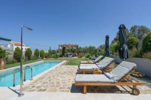 Modern Family Villa Leba with Terrace View, Private Pool & BBQ