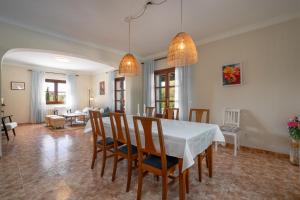 Villa Avrelia Spacious 4-bedroom country house with private saltwater pool, gym, large private garden, mountain views, 15 min from Palma Airport