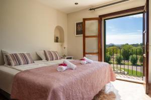 Villa Avrelia Spacious 4-bedroom country house with private saltwater pool, gym, large private garden, mountain views, 15 min from Palma Airport