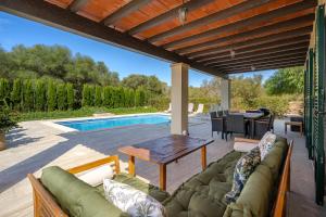 Villa Avrelia Spacious 4-bedroom country house with private saltwater pool, gym, large private garden, mountain views, 15 min from Palma Airport