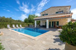 Villa Avrelia Spacious 4-bedroom country house with private saltwater pool, gym, large private garden, mountain views, 15 min from Palma Airport