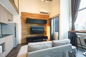 Luxury Loft Duplex 5 mins to BTS Fast Wi-Fi