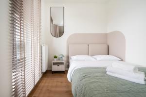 Łódź Fabryczna Signature Apartment by BookingHost