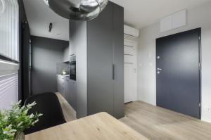 Black - 77 Apartments Wigury - Dostęp na KOD - Parking - Centrum - Blisko Piotrkowska - Galeria - Klimatyzacja - FV - NOWOŚĆ - NEW