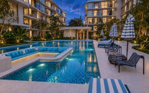 Bellevue Beachfront 1bdr apartment with terrace and pool view by TVC