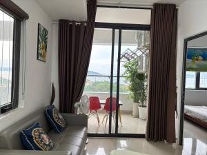 Napoleon Seaview Apartments Weekly & Monthly Deals