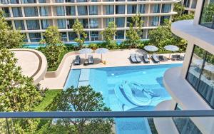 Bellevue Beachfront 2bdr Apartment with pool view by TVC